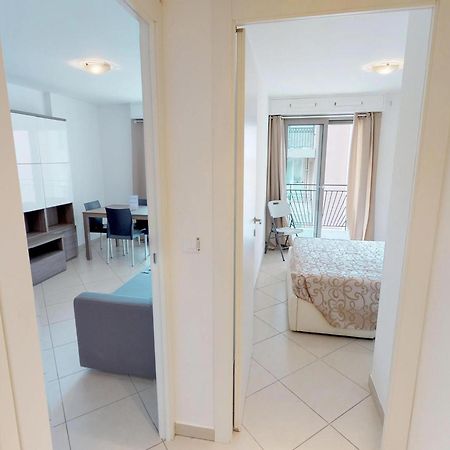 Charmant 2P Moderne Avec Terrasse, Parking Prive, En Plein Centre De Menton, A 2 Pas De La Mer - Fr-1-196-200 Ngoại thất bức ảnh