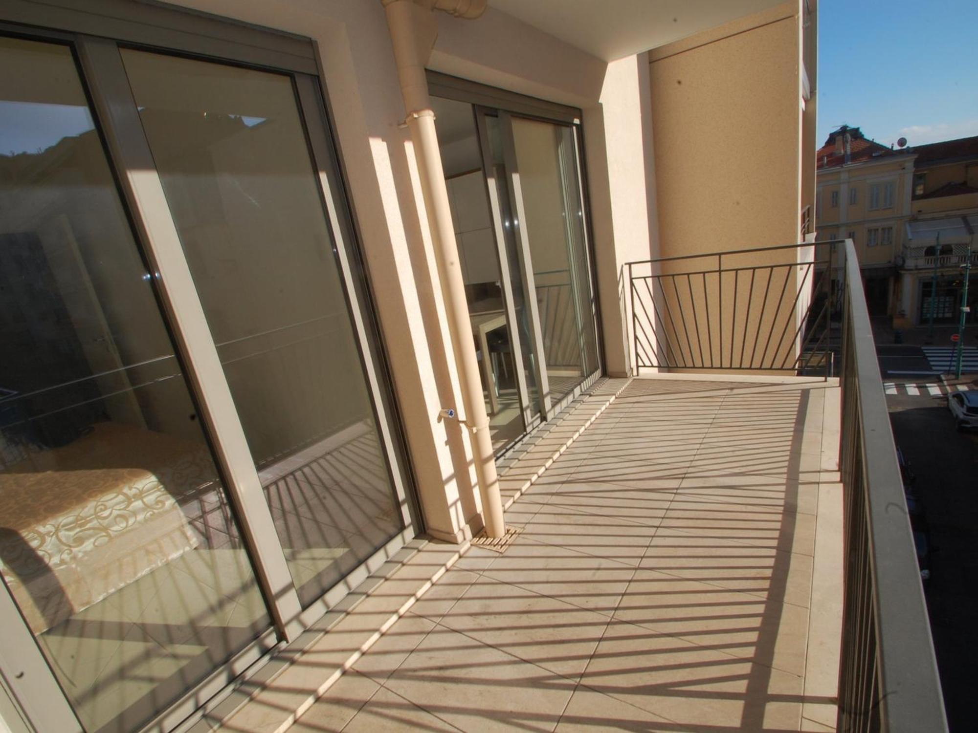 Charmant 2P Moderne Avec Terrasse, Parking Prive, En Plein Centre De Menton, A 2 Pas De La Mer - Fr-1-196-200 Ngoại thất bức ảnh